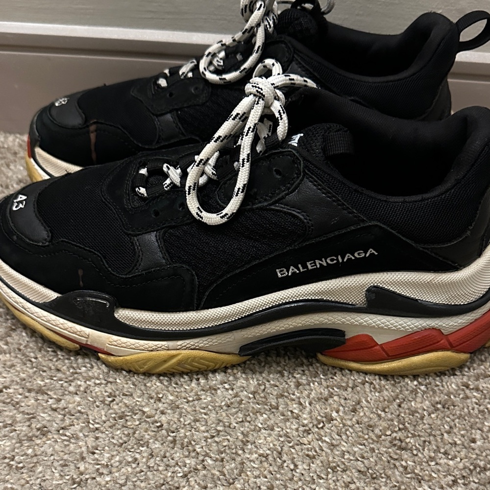 Balenciaga Men's Black and Red Sneakers